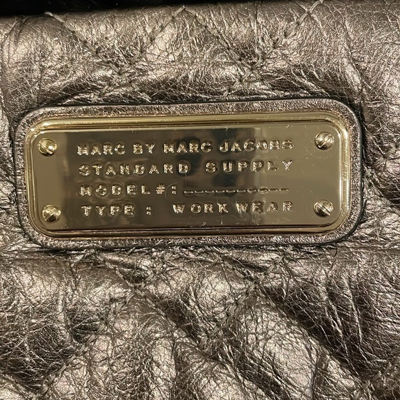 Marc by Marc Jacobs bronze crossbody bag. Quilted bronze leather - Picture 2 of 14